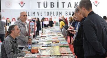 Antalya Kitap Fuarında ilk gün heyecanı 