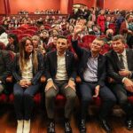 chp-lideri-ozgur-ozel-dunyaca-unlu-soprano-pervin-chakarin-kadikoyde-verdigi-konsere-katildi.jpg
