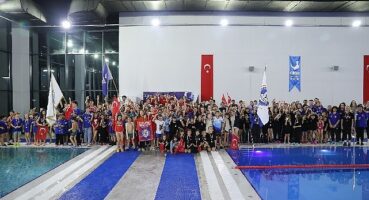 Geleceğin Milli Yüzücüleri Aliağa'da Atatürk İçin Kulaç Attı