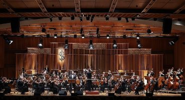 İş Sanat, 100. Yıl Gala Konseri ile 2 Kasım Perşembe akşamı konser salonunun kapılarını seyircisine açtı. 