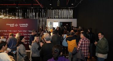 Alternatif Bank Dünya Engelliler Günü'nde   Atatürk filmini işaret dili çevirisiyle işitme engelliler ile buluşturdu