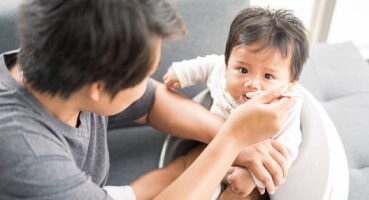 Bebeklerde geçmeyen reflünün nedeni besin alerjisi olabilir!