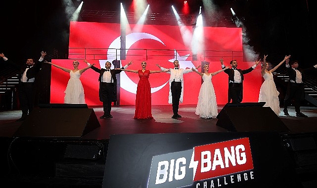 cesurlarin-sahnesi-big-bang-startup-challenge-sahne-oldugu-sovlarla-da-ilgi-odagi-oldu.jpg