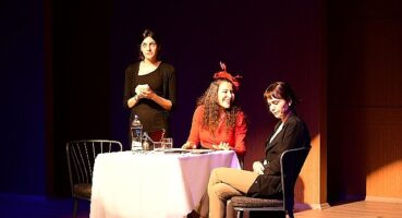 Mümkün Dünyalar oyunu Karabağlar'da