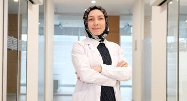 Yumuşak fırçalar temizlemiyor, sert fırçalar diş eti çekilmesi yapıyor