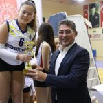 burhaniye-belediyesi-2-voleybol-turnuvasinda-odul-toreni-yapildi.jpg