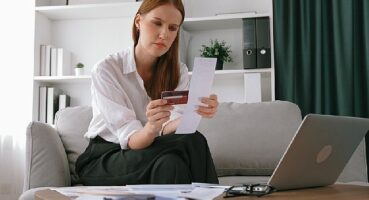 Finans Uzmanından Gençlere Öneri… Harcama yapmadan önce kendinize bunu sorun