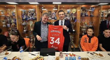 İmamoğlu, '2036 İstanbul Olimpiyatı'na Destek' turlarını Eczacıbaşı ile devam ettirdi