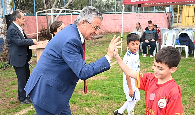 kemer-belediyesi-futbol-okulunda-formalar-dagitildi.jpg