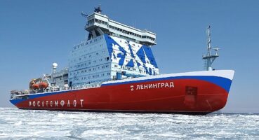 Rusya, Leningrad Buzkıranı'nı suya indirdi