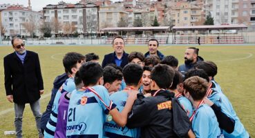 Şampiyona kupasını başkan Savran verdi 