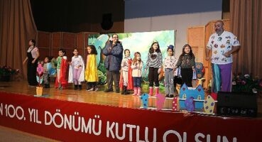 Tiyatro etkinliğine çocuklardan büyük ilgi