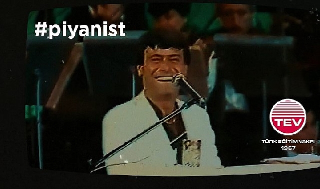 turk-egitim-vakfi-usta-sanatci-ferdi-ozbegeni-piyanist-sarkisi-ile-aniyor.jpg