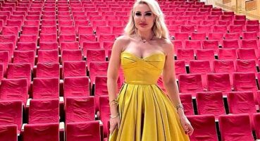 Altın Kalp ve Vefa Ödüllerini sunan Esin Yum Güzelliği ve Şıklığıyla geceye damga vurdu