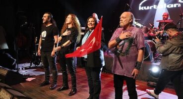 Aydın Büyükşehir Belediyesi Cem Karaca ve Barış Manço'yu Kurtalan Ekspres konseriyle andı