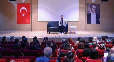 Buca Belediyesi'nden Sevgililer Günü'ne özel gösteri