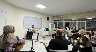 Çankaya'da Her Yaştan Vatandaşa Müzik Eğitimi