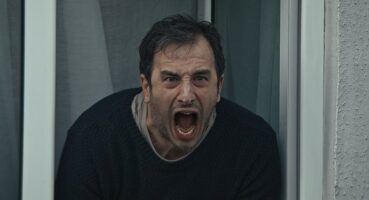 Netflix, Berkun Oya İmzalı Mini Dizi Kuvvetli Bir Alkış'ın Resmi Fragmanını Paylaştı