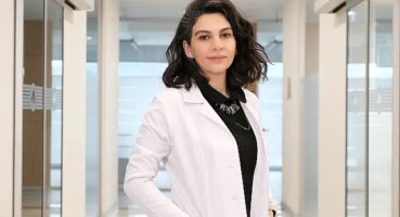 Sağlıklı bir gülüş için diş eti estetiği… Diş eti simetrisi ve doğal renk için “Pembe Estetik"!