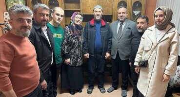 AK Parti tüm kadrolarıyla İzmit'i arşınlıyor