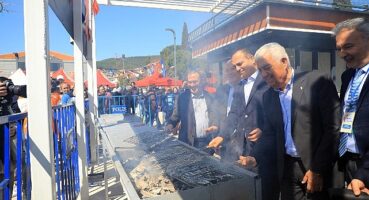 Binlerce Vatandaş Hamsi Festivali için Kent Meydanında Bir Araya Geldi