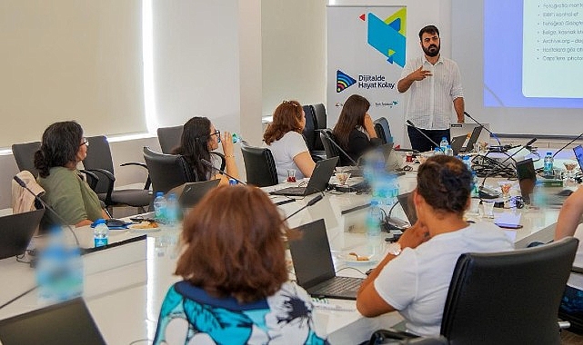 dijitalde-hayat-kolay-projesi-yeni-doneminde-de-kadinlari-dijital-dunyaya-hazirliyor.jpg