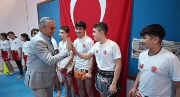 Kemer Belediyesi kick boks sporcuları kuşak atladı