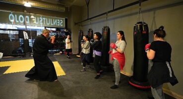 Beylikdüzü Belediyesi, ilçedeki kadınların mental ve fiziksel güçlenmeleri amacıyla öz savunma eğitimleri düzenliyor