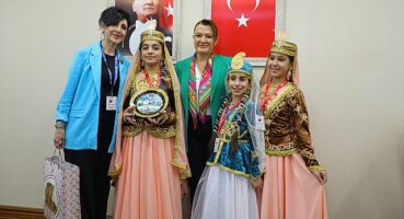 Dünya çocukları Antalya Büyükşehir Belediyesi'ni ziyaret etti