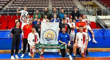 Gölcük Belediyespor Genç Erkekler Voleybol Takımı, Bolu'da düzenlenen Türkiye çeyrek final maçlarında yarı finallere yükseldi.