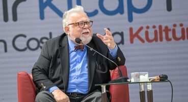 İzmirliler İZKİTAP Fest'e akın etti: Prof. Dr. Celal Şengör konuk oldu