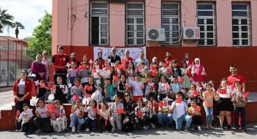 Türk Kızılay, 23 Nisan Ulusal Egemenlik ve Çocuk Bayramı'nda, dezavantajlı bölgede eğitim gören çocuklar için çeşitli etkinlikler düzenledi