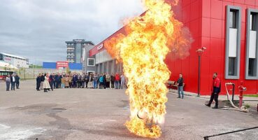 10-16 Mayıs Engelliler Haftası nedeniyle Sivas Belediyesi İtfaiye Müdürlüğü tarafından engeli bireylere yönelik yangın eğitimi verilerek tatbikat yapıldı