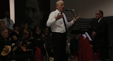 Burhaniye Alevi Kültür Derneği Korosu, Reha Yurdakul Salonu'nda düzenlediği Türk Halk Müziği Konseri ile sanatseverlerle buluştu