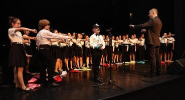 Çocuk ve gençlik korosundan muhteşem performans