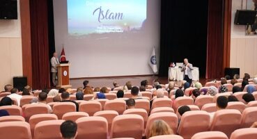 EÜ’de “Din ve Değer Olarak İslam” konferansı düzenlendi
