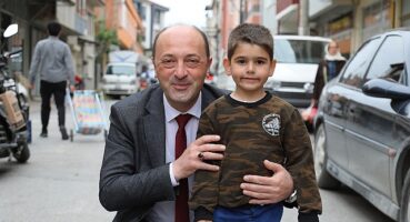 Geyve Belediye Başkanı Selçuk Yıldız, Geyve Pazaryerini ziyaret ederek, esnaf ve vatandaşlarla sohbet etti