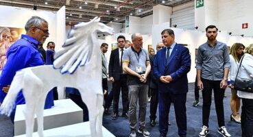 İzmirliler'den Sanat ve Antika Fuarı'na yoğun ilgi