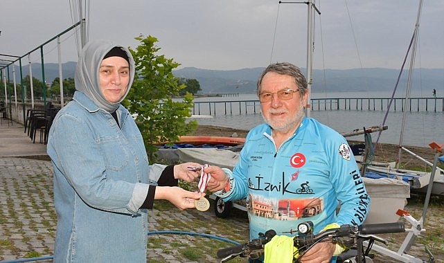 iznikli-yuzme-sampiyonu-erhan-turan-iznikte-anlamli-bir-triatlon-etkinligi-duzenledi.jpg