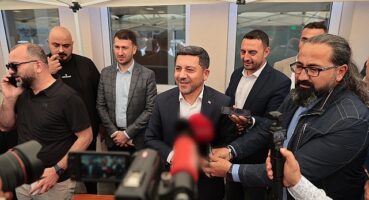 Nevşehir Belediye Başkanı Rasim Arı, kentte yaşayan sığınmacılar için su tarifesi ve nikâh işlemi ücretlerine zam yapacakları açıklamasına vatandaşlardan büyük destek geldi