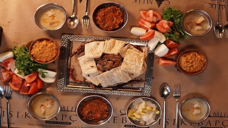 Denizli’nin Kalbinden Gelen Lezzet: Çamlık Denizli Kebapçısı