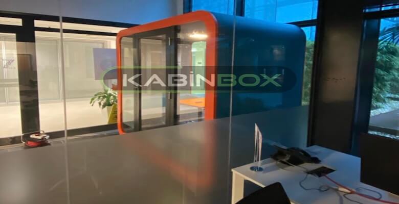 Modern Ofislerin Yeni Vazgeçilmezi: Telefon ve Toplantı Kabinleri