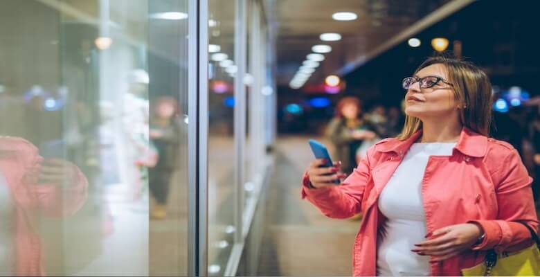 Mağaza Vitrinlerine Bakmak Bir Hastalık Belirtisi Olabilir mi?