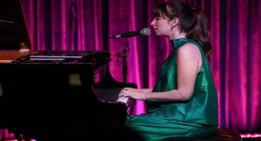 Piyano Başında Bir Şehir Ozanı